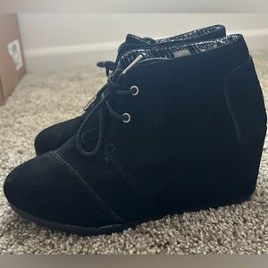 TOMS black Suede wedge tie shoes